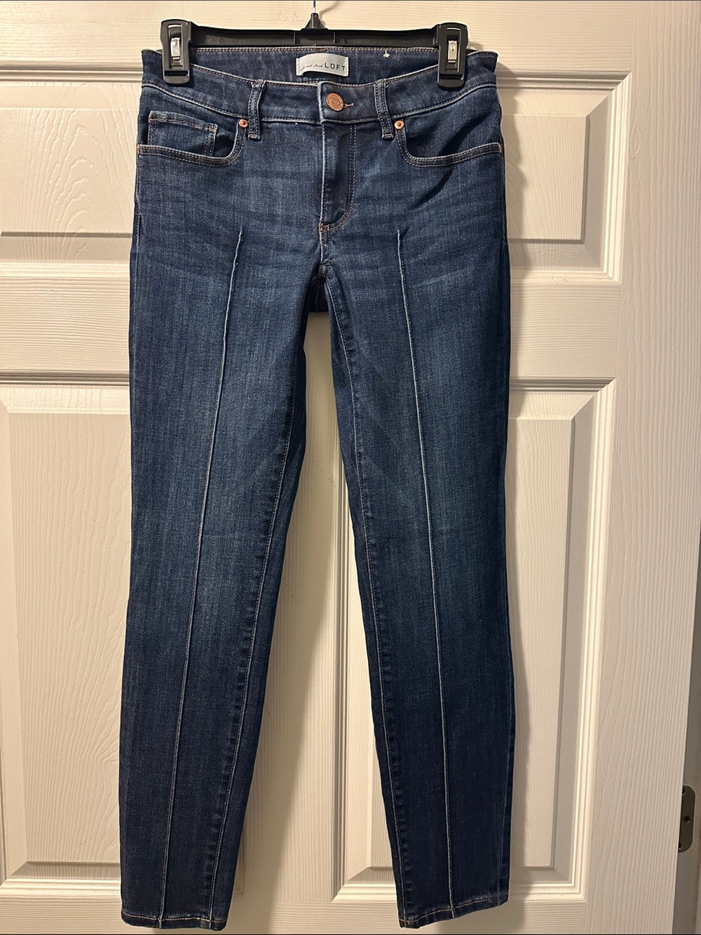 Womenโs LOFT Front Crease Denim Jeans - Size 25 (0)